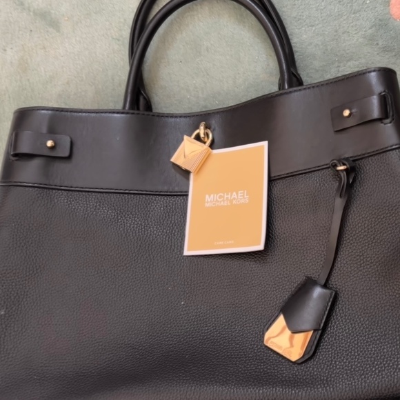 MICHAEL KORS BLACK LEATHER TOTE, 17” x 12” x 5” WITH SILK LINING “NEW” - Picture 1 of 5